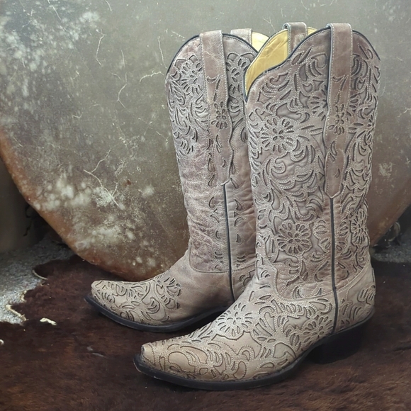 CORRAL G1388 ladies floral cut-out leather snip toe cowgirl boots sz8.5 like new - Picture 4 of 16